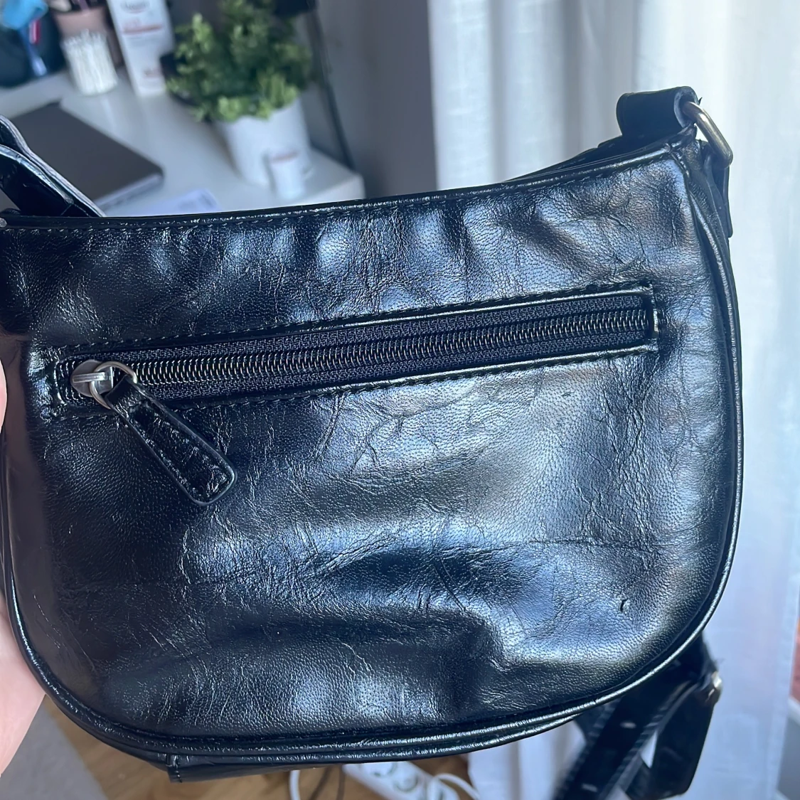 Svart axelremsväska  - 91