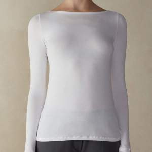 Säljer min vita intimissimi tröja, använd fåtal gånger. Pris kan diskuteras. ❤️