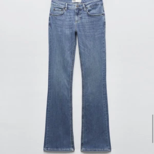 Lågmidjade bootcut zara jeans - Skriv för fler bilder, bra skick