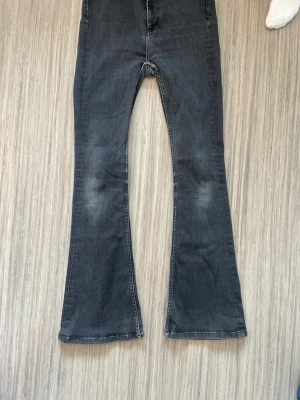 Jeans lager 157 bootcut - Jeans som är köpta på lager 157! Har täcken på användning men är ändå i ganska bra skick. Bootcut jeans!