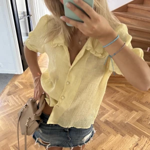 Gul blus😘 - sååå fin blus i härlig färg😊