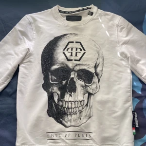 Philipp plein - Skön och enkel tröja man kan slänga på sig, aldrig använd nästan. Köparen står för frakt