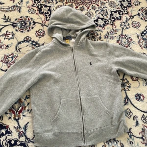 Polo ralph lauren - Ralph lauren tröja i stl 1,60. Skick 9/10 använd några gånger bara och köpt för 850