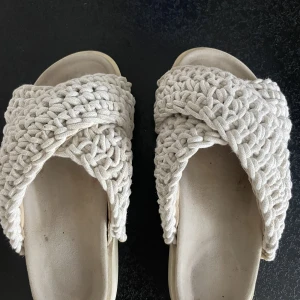 Inuikii tofflor - Säljer nu mina jättefina Inuikii tofflor som jag köpte för ca två månader sen på nk💓 dom är sparsamt använda💓 hör av er vid eventuella frågor 💓