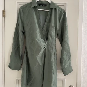 Zara klänning - Knappt använd, strl M