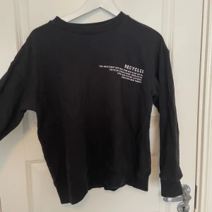 Sweatshirt  - En fin tröja som använd 1-2 gånger❤️