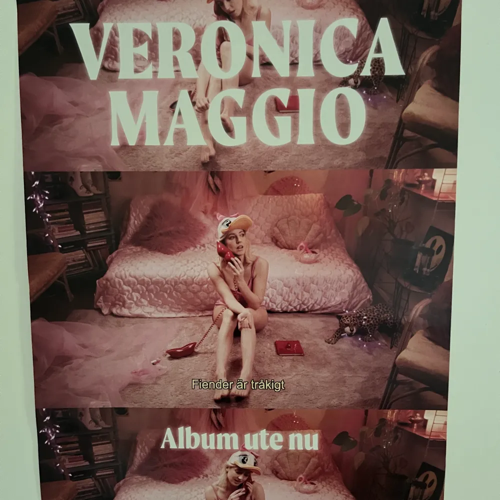 Veronica Maggio album affisch (fiender är tråkigt) i nyskick. Först till kvarn !!💞. Övrigt.