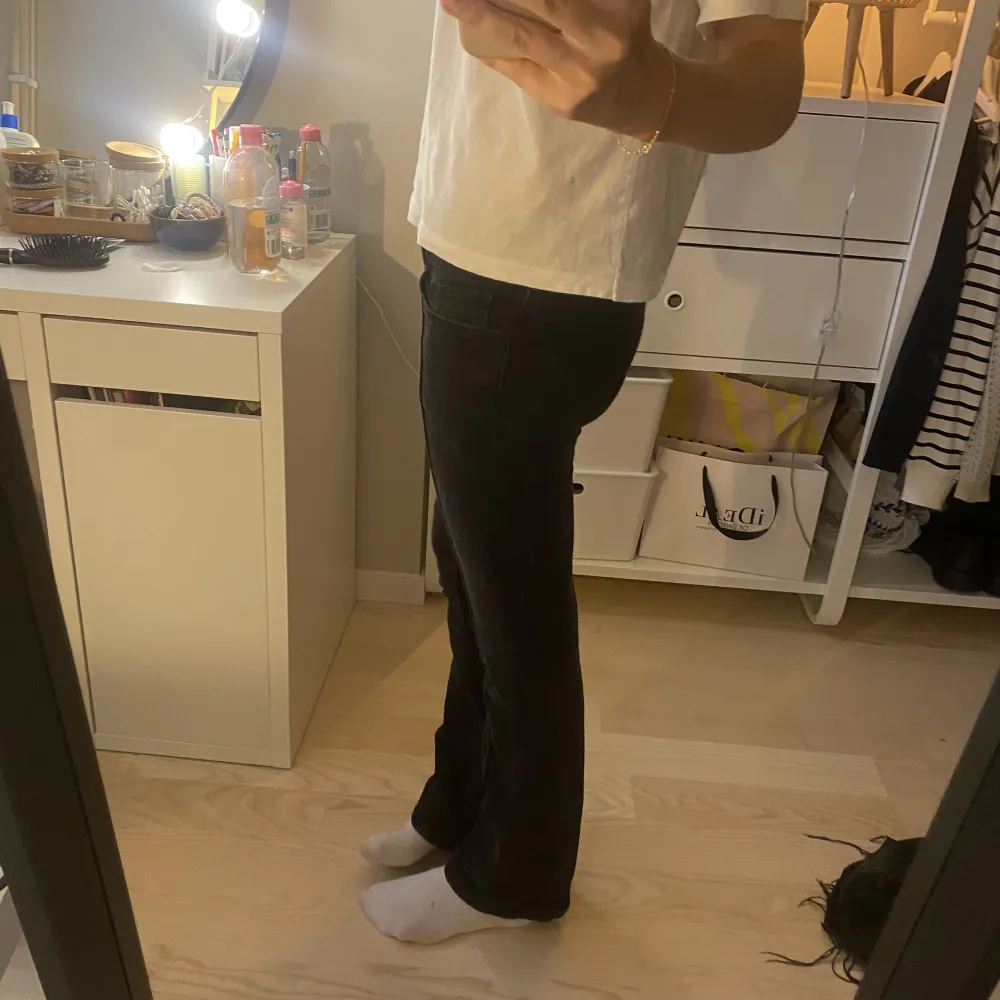 snygga svarta jeans från HM🥰. Jeans & Byxor.