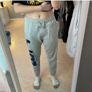 Fila mjukisbyxor  - Säljer då de är för korta💙 jag står inte för postens slarv 🚚