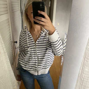 Randig kofta - Super söt och fin randig kofta💘