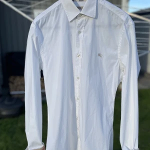Burrberry Brit skjorta   - Storlek S, sparsamt använd och väldigt fint skick