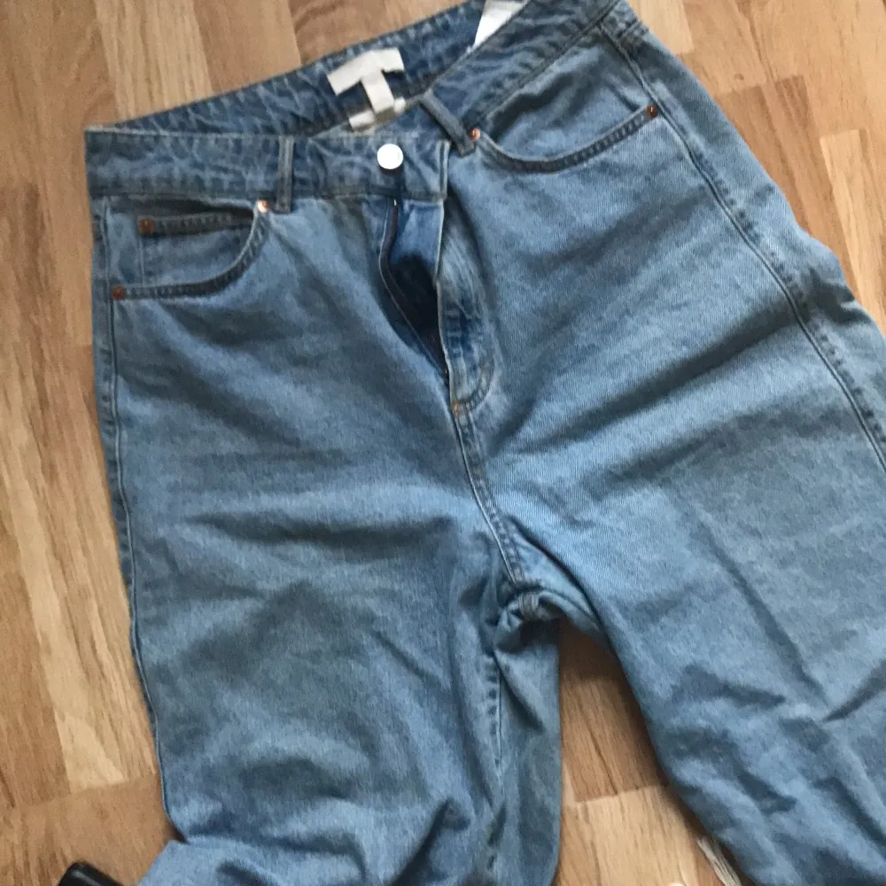 Strl 42 High waist mom jeans fit Bra skick H&M. Jeans & Byxor.