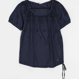 Blus - Super fin mörkblå blus som tyvärr aldrig kommer till användning💗💗 