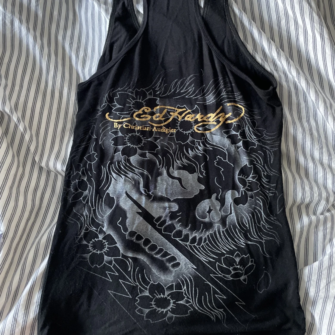 Ed Hardy linne - 90