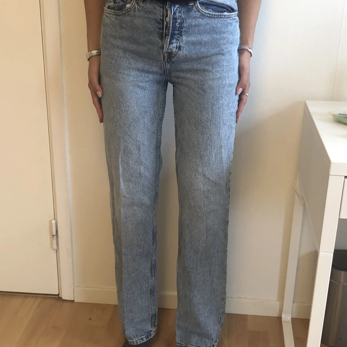 Blåa jeans från hm - 90