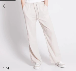 Linnebyxor strl S - Beiga linnebyxor från lager 157 i strl S, för referens är jag 166cm lång! Frakt tillkommer 📦 vid frågor skriv gärna till mig💓