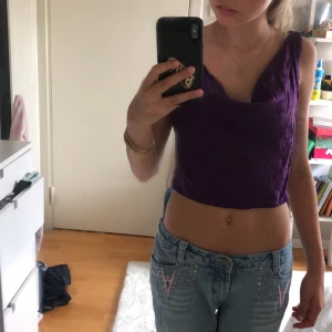 Lila festtooo - En fin festtopp som är väldigt skön och är inte använd jättemycket 