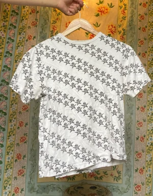 t-shirts  - jätte fin t-shirt med döskallar 