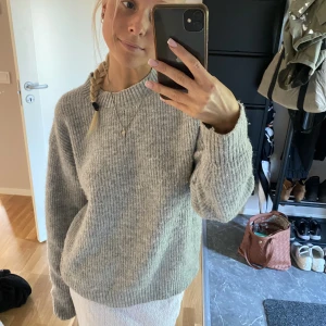 Stickad grå 💕 - Superfin, passar till allt 💕
