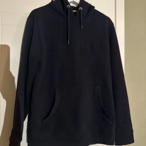 Hoodie  - Säljer min lindberg hoodie från Lindbergh   Använd 2 ggr och fint skick 