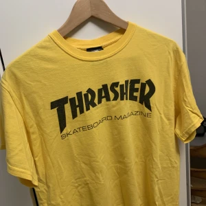 Thrasher t-shirt - En Thrasher t-shirt köp på Zumiez i New York. Säljer den då jag aldrig använder den längre. Bra skick!