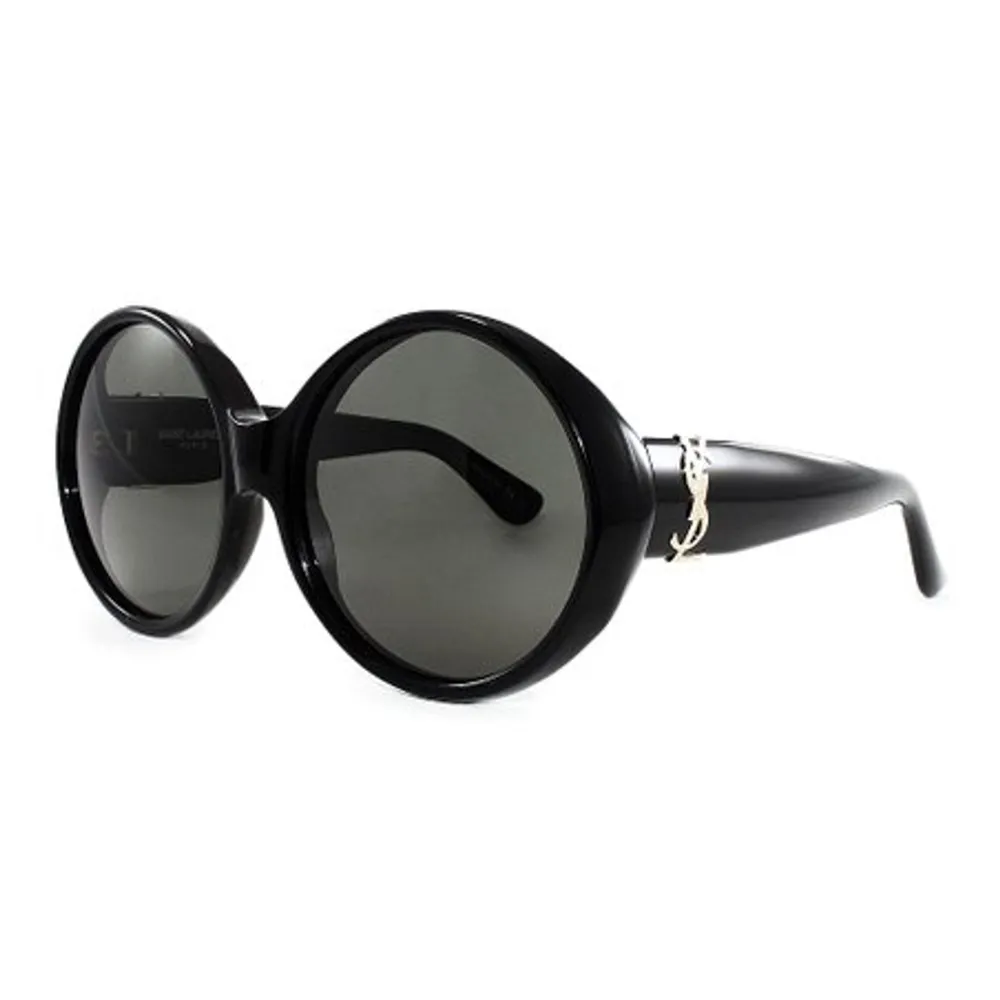 Väldigt snygga och unika solglasögon. Köptes för runt 3500-4000 kr. Säljer för 2700 kr. Accessoarer.