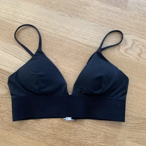 Bikini  - Säljer denna bikiniöverdel då den är för liten för mig💕