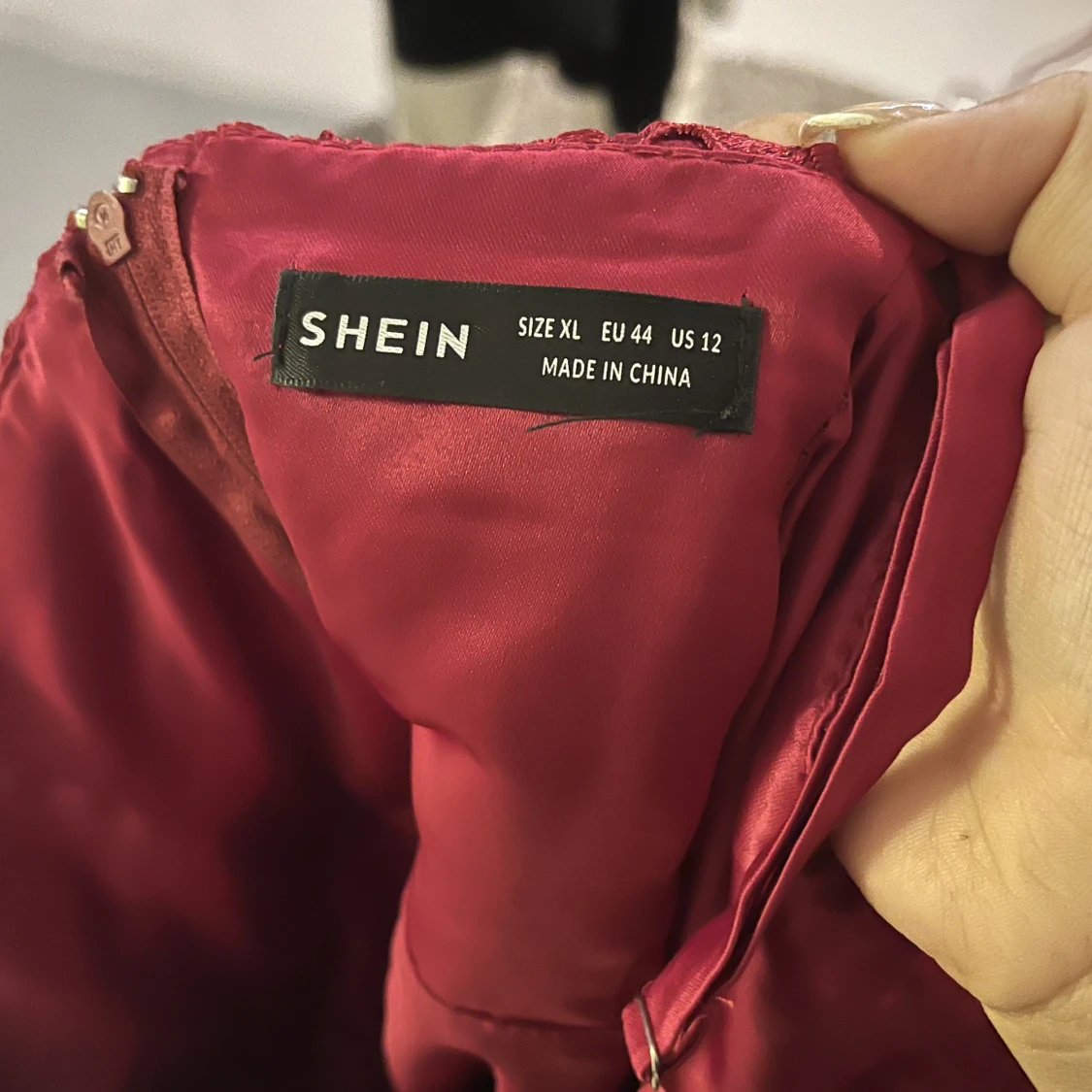 Vinröd klänning - 91