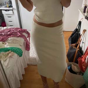 Makalöst snygg kjol 😍Aldrig använd o materialet är superskönt
