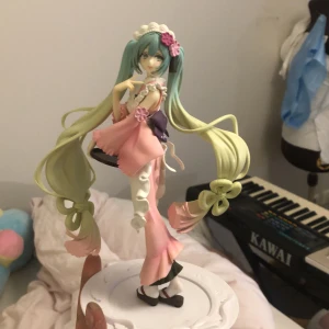 Hatsune miku figur - ANVÄND INTE KÖP NU!!! Hatsune miku figur med lådan kvar