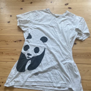 Gullig vit T-shirt med panda  - Oversize T-shirt med panda tryck!