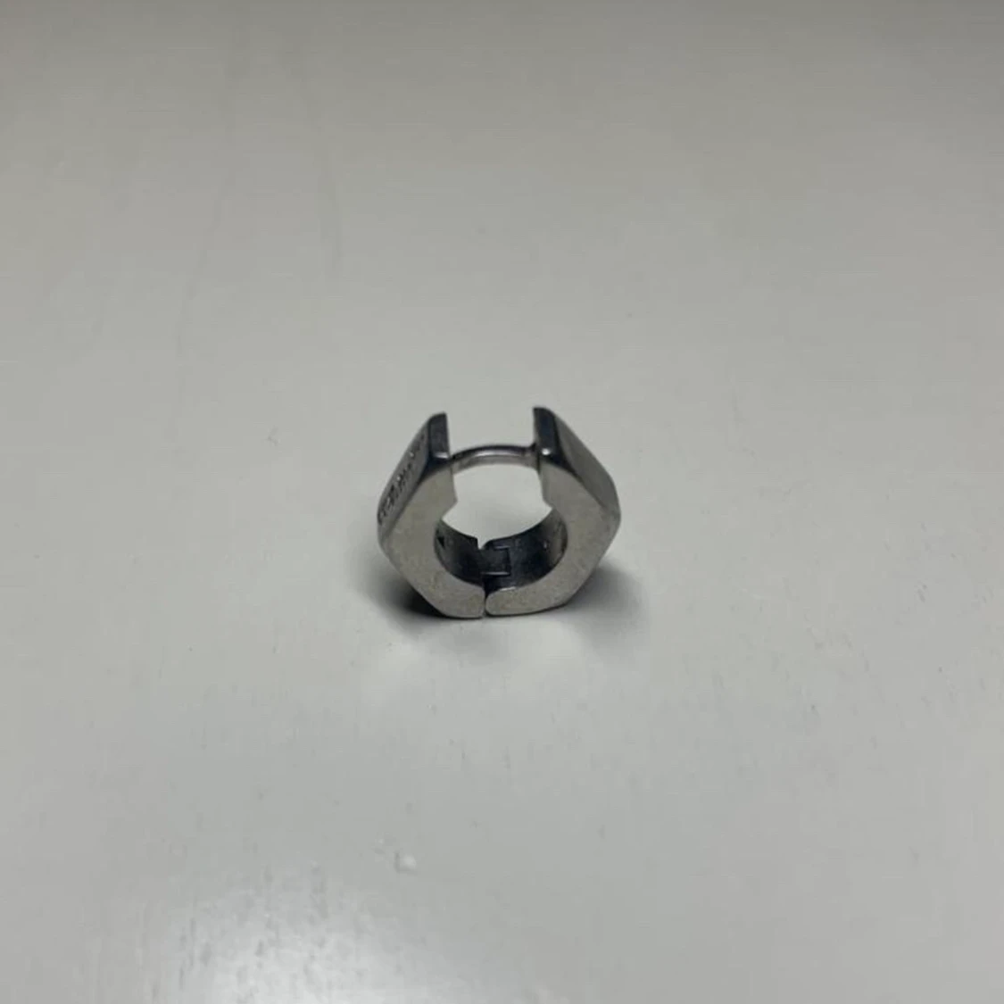 OFF WHITE plain HEXNUT (mini hoop mono EARRING)  - 90