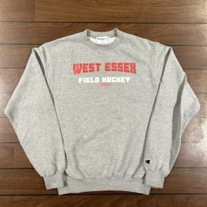 Champion West essex Sweatshirt  - Snygg vintage sweatshirt i storlek S! Bara att skriva om du undrar över något🙏