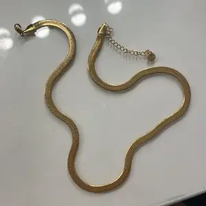 Ett fint guldigt halsband!💕