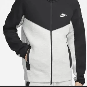 Nike tech  - Den är värd mycket för mig för att den är en present 