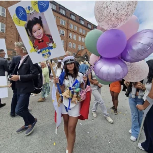 Student klänning - Säljer min studentklänning, använd en gång haha, på studenten såklart. Den är hel och ren. 