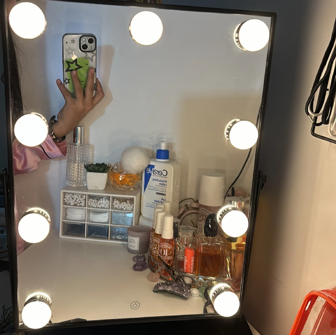 Spegel med tre olika belysnings starkheter