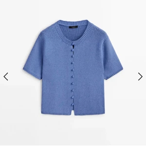 Massimo dutti  - En blå cardigan från Massimo Dutti i storlek M. Använd en gång, säljs för den inte kommer till användning🫶🏻