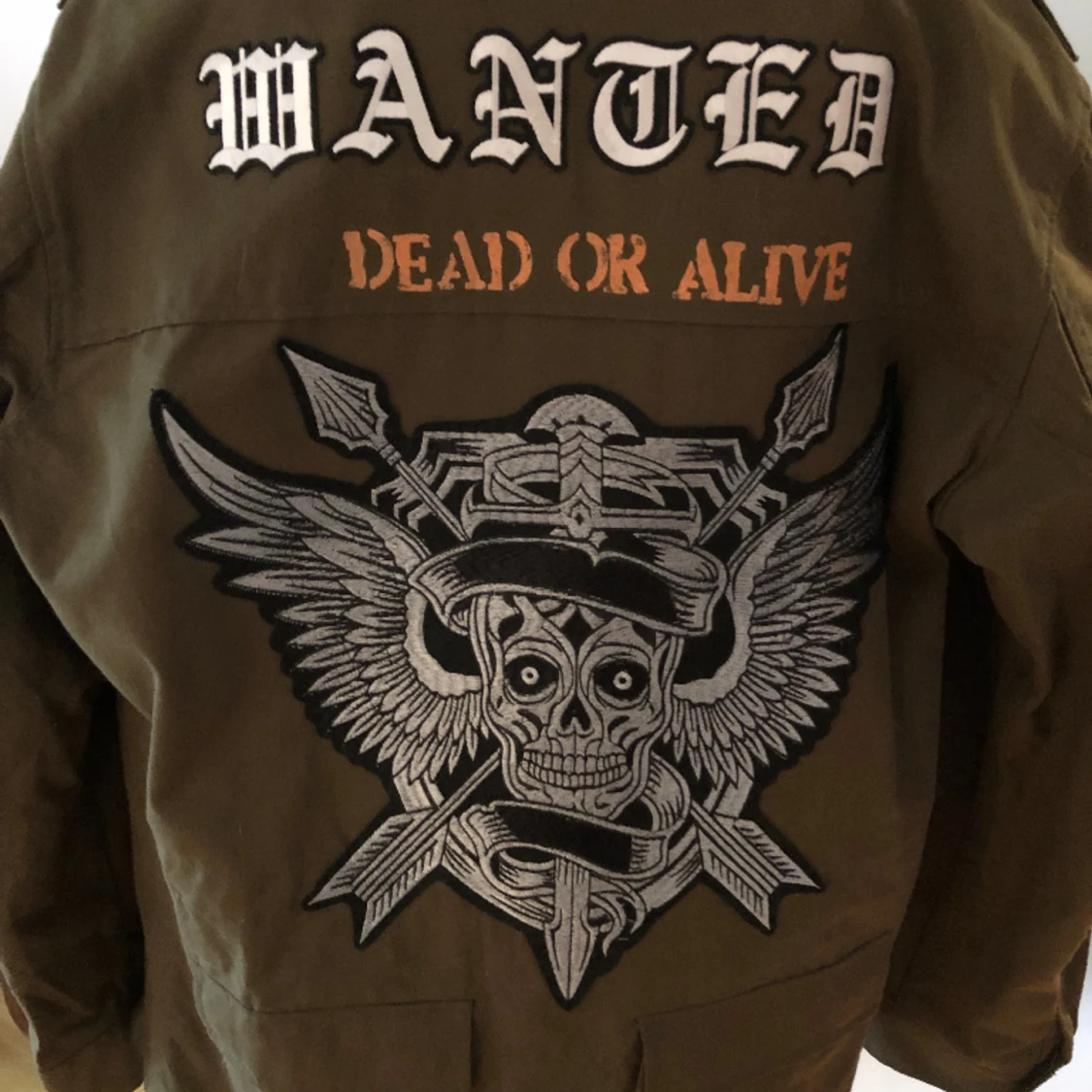 Armyjacka med text och emblem - 90