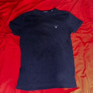 T-shirt - Säljer den för den har blivit för liten har använt den 4 gånger.