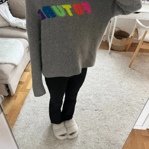 Kashmir tröja , from future  - Super snygg Kashmir tröja från from futer. Inte använd mycket men ett litet hål på armbågen 💗😇