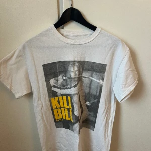 Kill Bill t shirt - Grafisk Kill Bill t shirt i storlek XS.