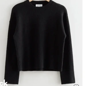 Svart tröja - Så snygg och skön tröja! Inte använd många gånger.