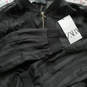 mesh tröja med dragkedja  - helt ny🩷