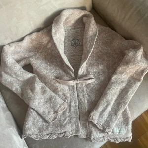 Kofta  - Jättefin kofta från Odd Molly som är i fint skick 