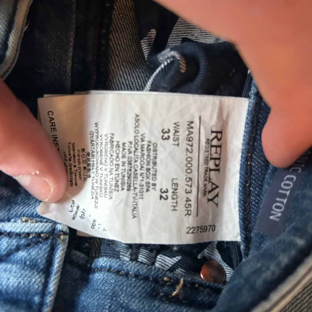 Tjaa, säljer dessa replay jeans eftersom de är lite för stora. Skicket är bra och nypris är runt 1800. Tveka inte att buda och komma me frågor!😊. Jeans & Byxor.