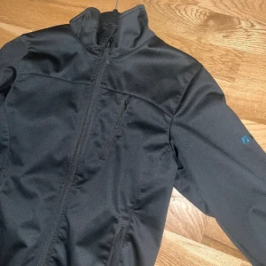 Softshell jacka tunn - Använd fåtal gånger.  