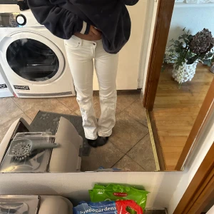 Bootcut jeans - Dessa jeansen är helt nya, andvända bara en gång. Inga tecken på andvändning nypris är 300kr