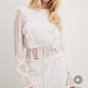 nakd blus  - säljer min fina nakd blus i storlek xs då den inte kommer till användning, original pris: 349kr