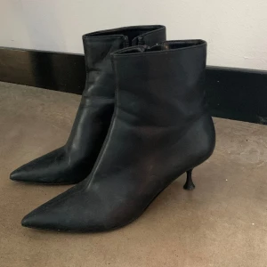 Svarta boots - Köptes på zara förra vintern, endast använda 1 gång!